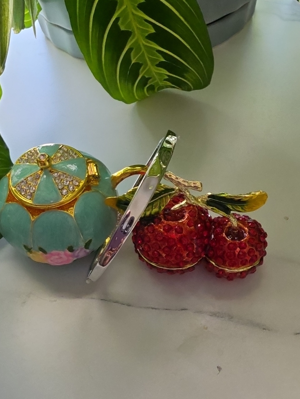 Kendra Scott Red Crystal Cherry Key & Card Holder Charm with Gold Accents